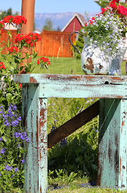 A rustic stool or table http://bec4-beyondthepicketfence.blogspot.com/2014/07/a-little-blue-stool-or-table.html