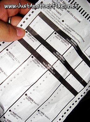 Sample ballot given away for Erap's whole ticket