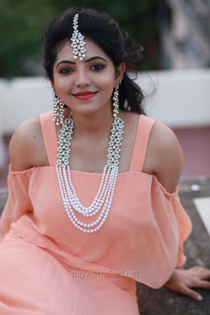 Athulya Ravi Hot Picture