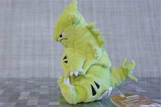 バンギラス ぬいぐるみ 横の姿 Tyranitar Plush