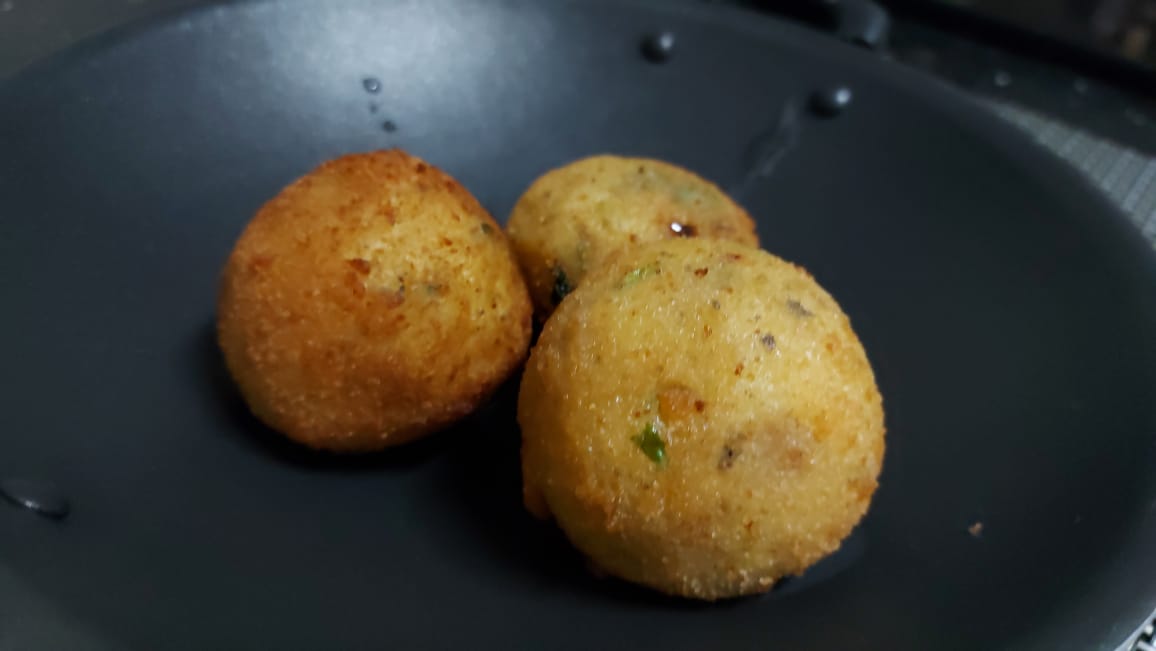 Potato Cheese Balls - Crispy & Crunchy Fried Cheese  Potato Balls Recipe - Quick & Easy Starters