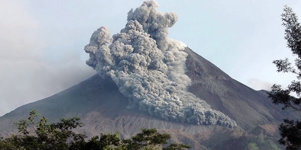 Mbah Petruk di Atas Letusan Gunung Merapi - Taman Bacaan