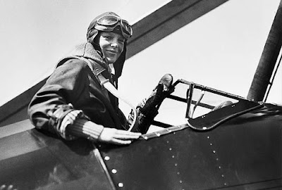 Amelia Earhart en Avión