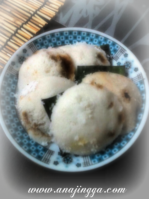 kuih putu piring