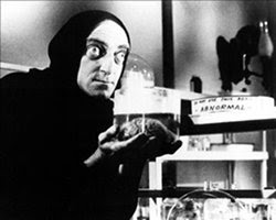 Marty Feldman steals brain in 'Young Frankenstein'