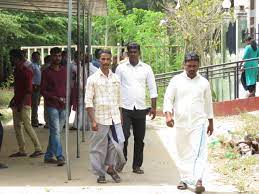  கச்சேரிக்கு முன்பாக சட்டவிரோதமாக  ஆர்ப்பாட்டத்தில் ஈடுபட்ட  கால்நடைவளர்ப்பு பண்ணையாளர்களுக்கு எதிராக வழக்கு 