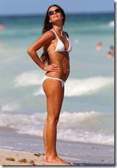 Gabrielle-Anwar-White-Bikini-Pictures-In-Miami-At-The-Beach-08