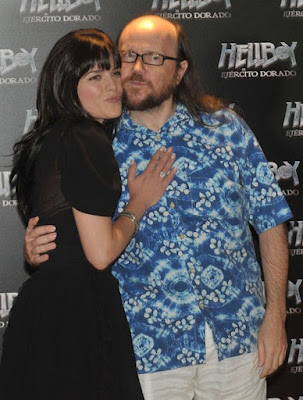 Santiago Segura junto a la actriz Selma Blair en la presentación de Hellboy 2