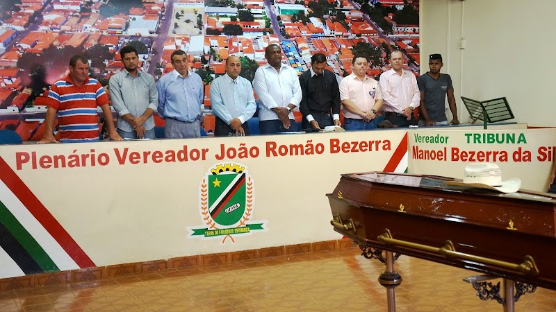 CÂMARA MUNICIPAL RENDE ÚLTIMAS HOMENAGENS A LUIZINHO BOIADEIRO
