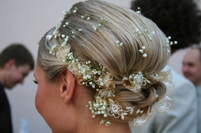 hair updos for weddings with flowers