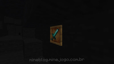 Moldura brilhante com uma espada de diamante numa caverna totalmente escura