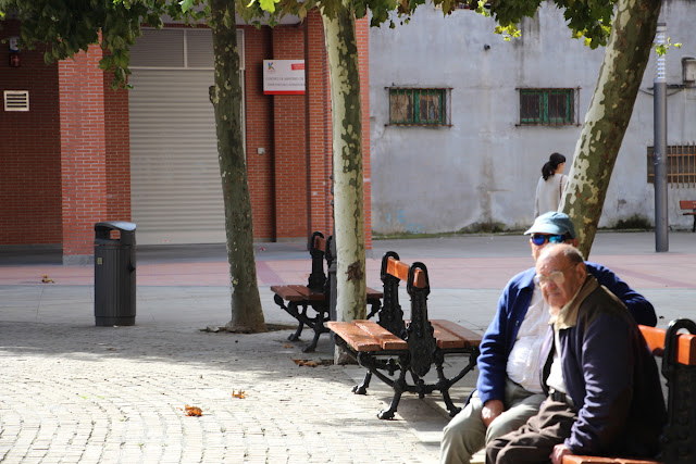 El centro de jubilados en la plaza de Retuerto