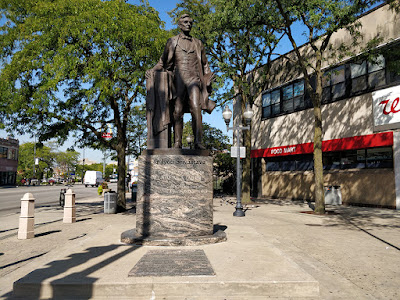 The Chicago Lincoln - by Avard Fairbanks