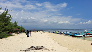 Pasir putih nan bersih, air laut yang jernih adalah nilai jual yang bernilai tinggi