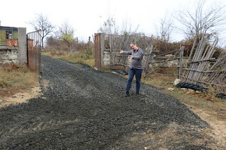 A got the digger to spread the stones up the drive slightly