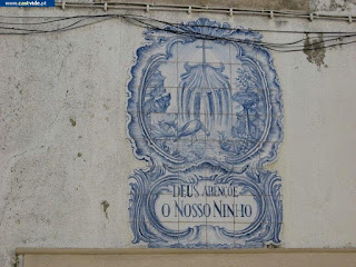 Azulejos e Placas de Pedra de Castelo de Vide, Portugal (Tiles)