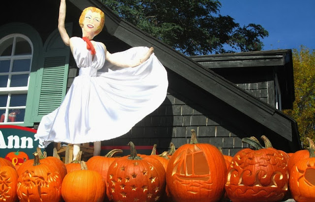 Nova Scotia, Scarecrow Festival, Mahone Bay, Marilyn Munroe