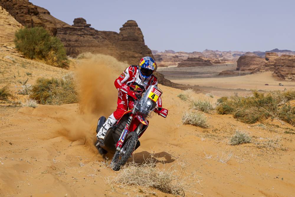 Dakar 2024: Tosha Schareina lidera en Motos y los hermanos Benavides están en Top10 en la etapa Prólogo