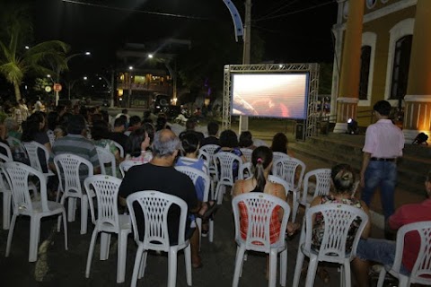 Cinema ao ar livre apoiado pela Prefeitura de Santarém foi uma das opções de entretenimento na Orla