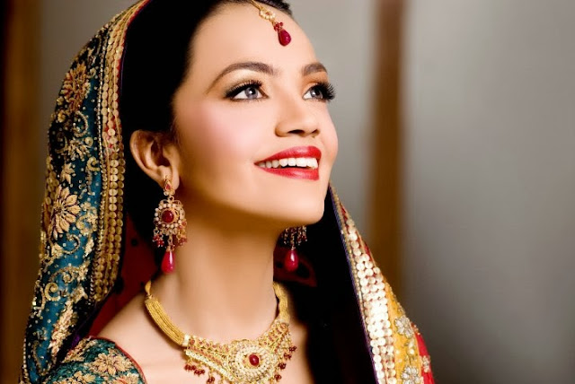 Aamina Sheikh HD Wallpapers Free Download