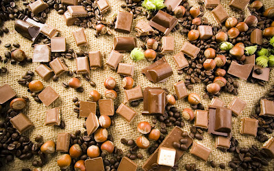 Fotografías de chocolates, café, avellanas y trufas