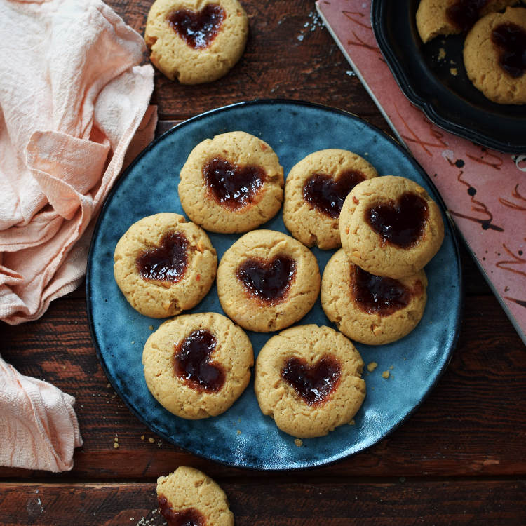 Receta para preparar galletas de mantequilla de maní y mermelada