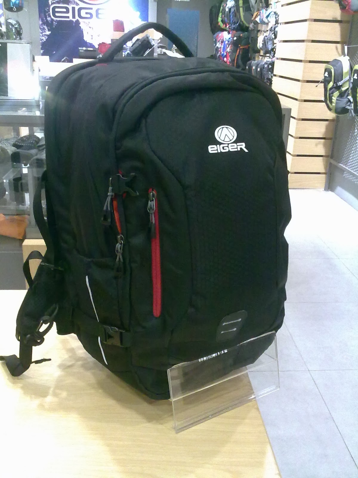 Tas Eiger Wanders 30  Tas Multifungsi nih gan : Laptop 