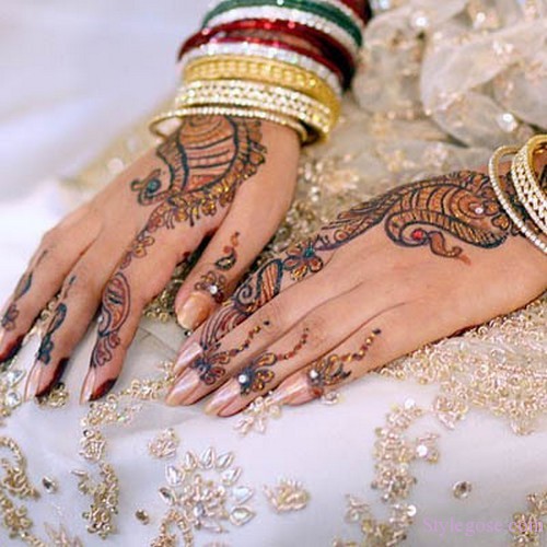 Hot Mehndi Designs for the Party 2013