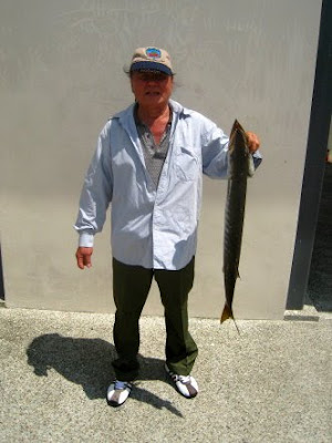 Barracuda also know as Saw Kun 沙君 or Ikan Kacang Caught by Ah Cheng weighing 3kg plus at Woodland Jetty on 7th Jul 2011 Fishing Hotspots was created to share with those who are interested in fishing on tips and type of fishes caught around Woodland Jetty Fishing Hotspots.