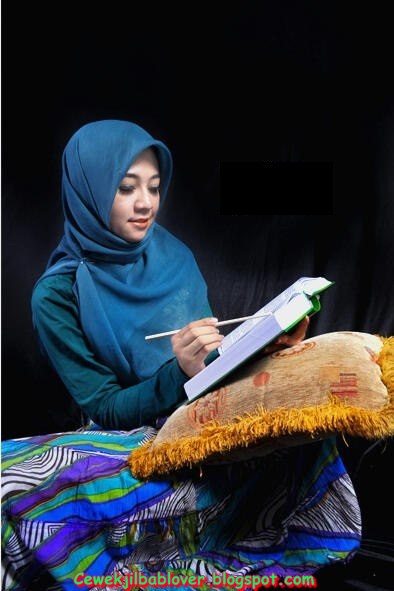 Foto Model Berjilbab Cantik Jelita yang Munafik!