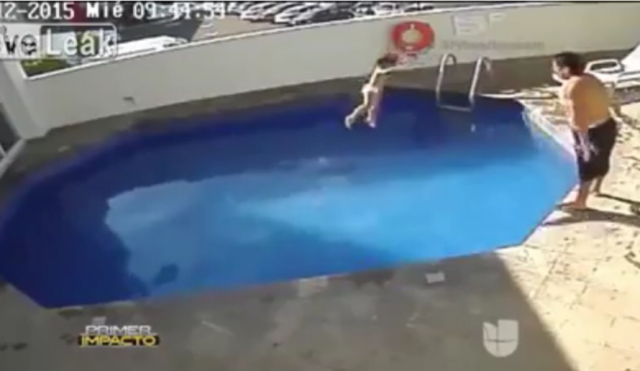 Σοκ: Πατριός-τέρας πνίγει αργά και βασανιστικά σε πισίνα την 3χρονη κόρη του (Βίντεο)