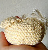 http://translate.google.es/translate?hl=es&sl=en&tl=es&u=http%3A%2F%2Fprairiesque.wordpress.com%2F2010%2F12%2F01%2Fgarter-stitch-apple-ornament%2F