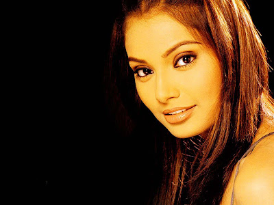 Bipasha Basu Wallpaper HD Desktop Backgrounds 1024x768