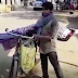 Tak Ada yang Membantu, Anak Yatim Bawa dan Makamkaah Ibunya Sendirian di Kuburan.