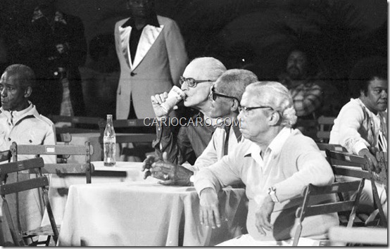 Mário Lago, Cartola e Nelson Cavaquinho (e Ismael Silva, na ponta esquerda e Roberto Ribeiro, na ponta direita)