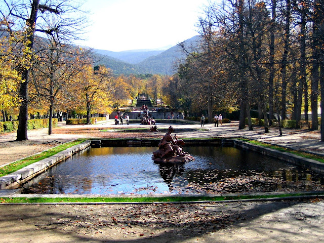 Las grandiosas esculturas de La Granja de San Ildefonso en plomo pintado