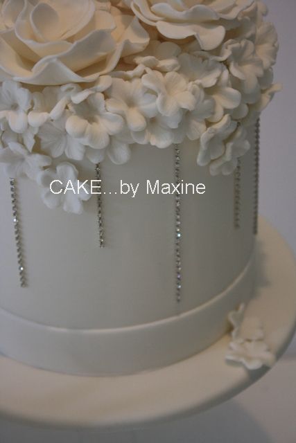 WHITE WEDDING CAKE WITH BLING