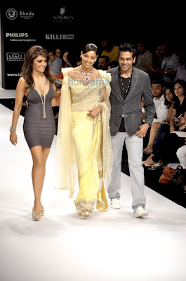Bipasha sizzles the ramp for Rocky S with Queenie photo