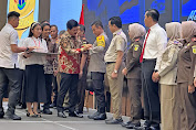 Kepala Kepolisian Daerah  Jambi Irjen Pol Rusdi Hartono menerima langsung penyematan Pin Emas oleh Menteri Agraria dan Tata Ruang/Badan Pertanahan Nasional (Kementerian ATR/BPN)