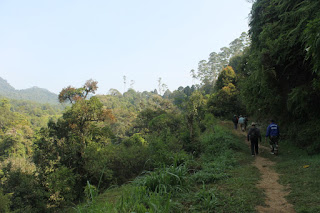 http://vilaistanabungavilage.blogspot.com/2015/10/lokasi-hiking-di-lembang-bandung.html