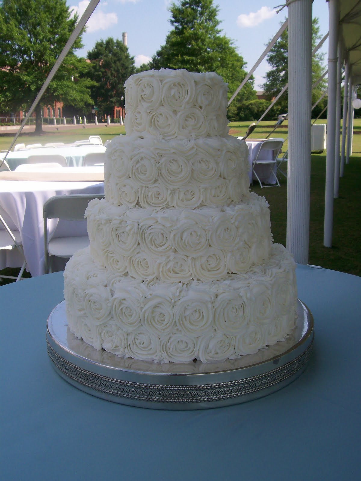 the cake  box girls Roses wedding  cake 