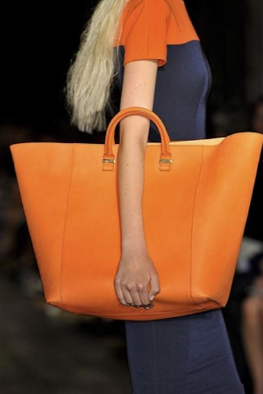  The Hottest Bags bright color of Victoria Beckham