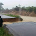 Torrencial lluvia corta  la ruta a Cochabamba