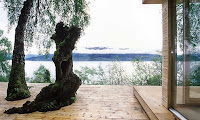 Modern Wraparound Roof Lake House Design by Saunders Architecture