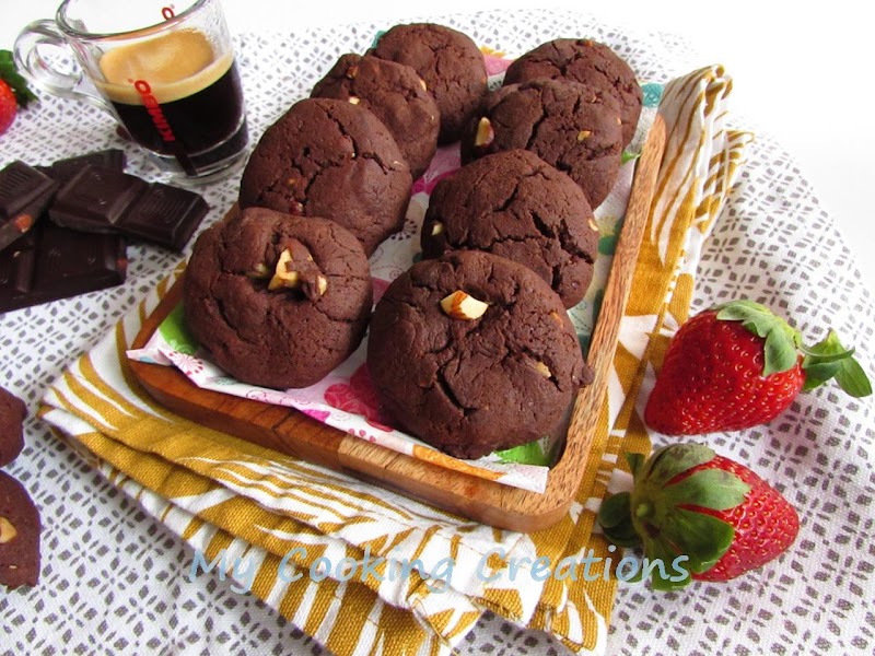 Шоколадови бисквити с лешници и шоколадов чипс * Biscotti al cioccolato morbidi con granella di nocciole