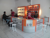 furniture semarang Etalase Display Kaca Untuk Toko