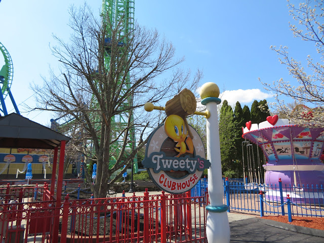 Tweety's Clubhouse Ride Looney Tunes Six Flags New England