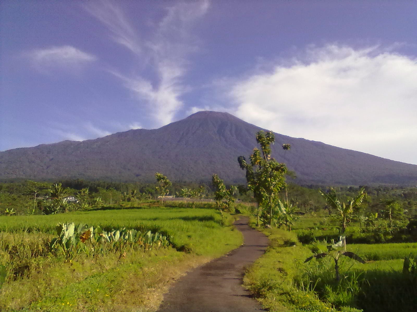 Misteri Gunung Slamet  Kumpulan Sejarah