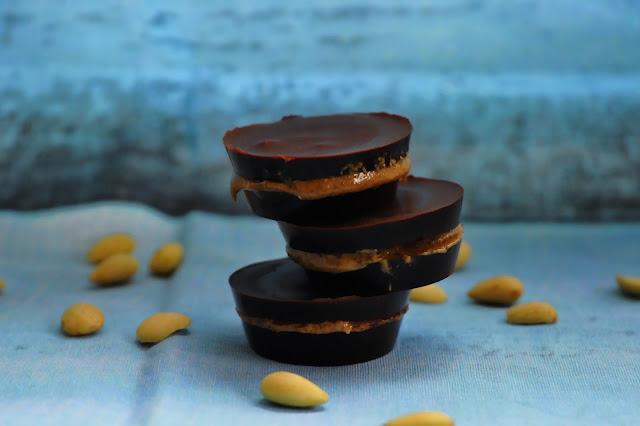 Chocolate almond butter cups / http://lemondill.blogspot.ie/