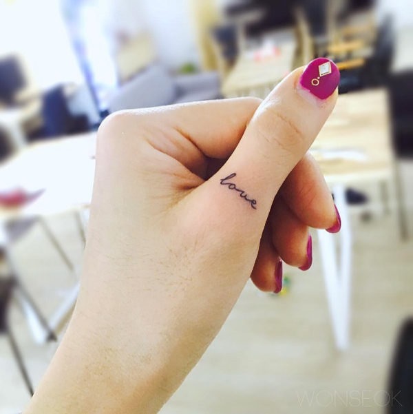 esta_linda_dedo_tatuagem